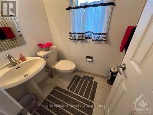 1307 Turner Crescent, Ottawa, ON - Indoor Photo Showing Bathroom