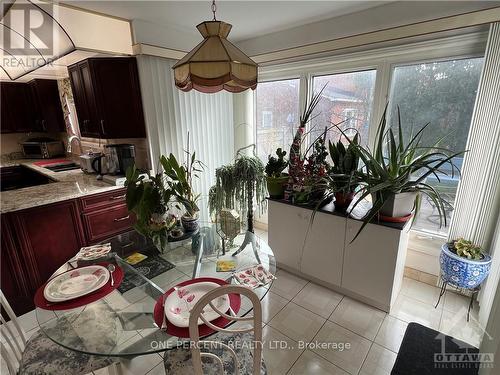 1307 Turner Crescent, Ottawa, ON - Indoor Photo Showing Kitchen With Double Sink