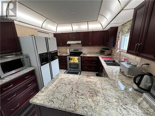 1307 Turner Crescent, Ottawa, ON - Indoor Photo Showing Kitchen With Double Sink