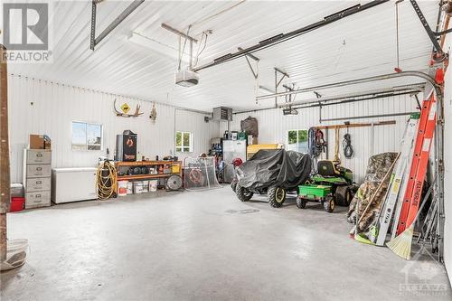 920 County Rd 23 Road, The Nation (605 - The Nation Municipality), ON - Indoor Photo Showing Garage