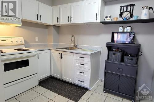 108 - 815 Kyle Court, Brockville, ON - Indoor Photo Showing Kitchen