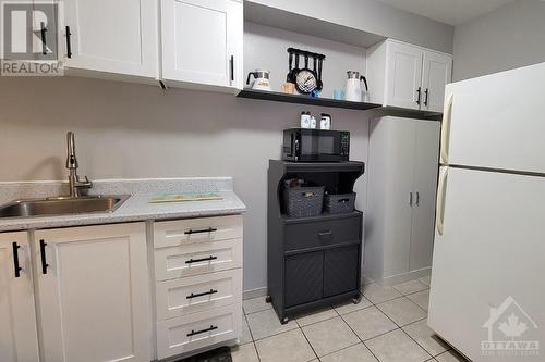 108 - 815 Kyle Court, Brockville, ON - Indoor Photo Showing Kitchen