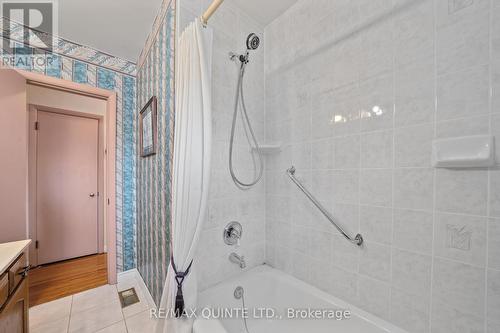 20 Alfred Drive, Belleville, ON - Indoor Photo Showing Bathroom