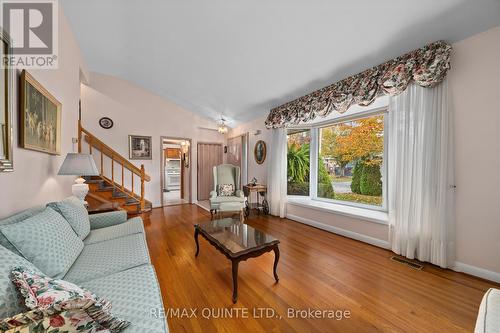 20 Alfred Drive, Belleville, ON - Indoor Photo Showing Living Room