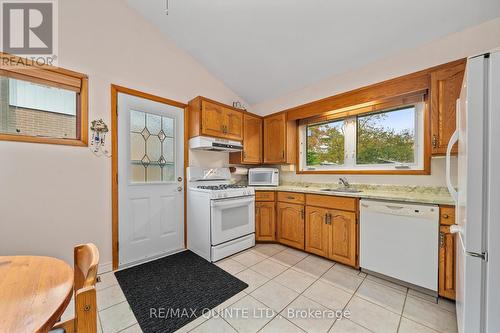 20 Alfred Drive, Belleville, ON - Indoor Photo Showing Kitchen