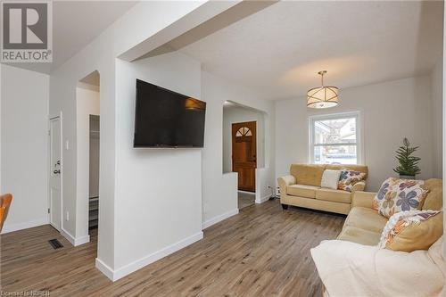 743 Cedar Street, North Bay, ON - Indoor Photo Showing Living Room