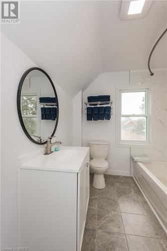 743 Cedar Street, North Bay, ON - Indoor Photo Showing Bathroom