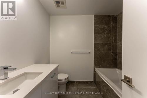 1413 - 195 Mccaul Street, Toronto, ON - Indoor Photo Showing Bathroom