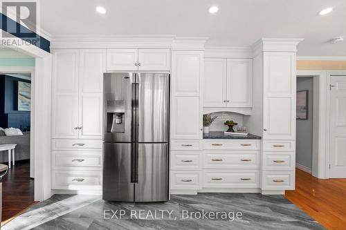 29 May Avenue, East Gwillimbury, ON - Indoor Photo Showing Kitchen