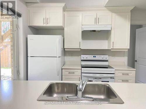 Bsmt - 2 Greenwich Street, Barrie, ON - Indoor Photo Showing Kitchen