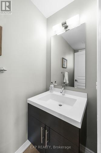 71 - 1401 Plains Road E, Burlington, ON - Indoor Photo Showing Bathroom