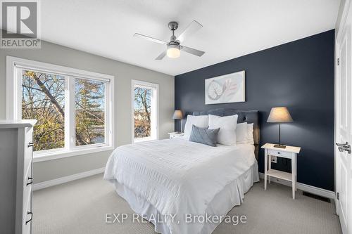 71 - 1401 Plains Road E, Burlington, ON - Indoor Photo Showing Bedroom