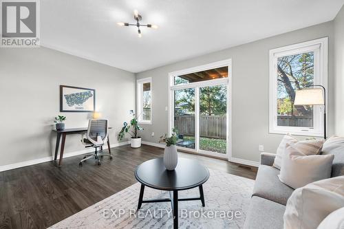 71 - 1401 Plains Road E, Burlington, ON - Indoor Photo Showing Living Room