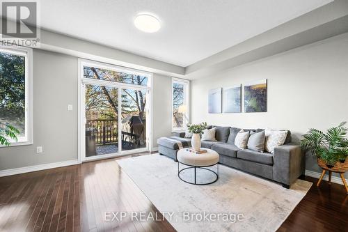 71 - 1401 Plains Road E, Burlington, ON - Indoor Photo Showing Living Room