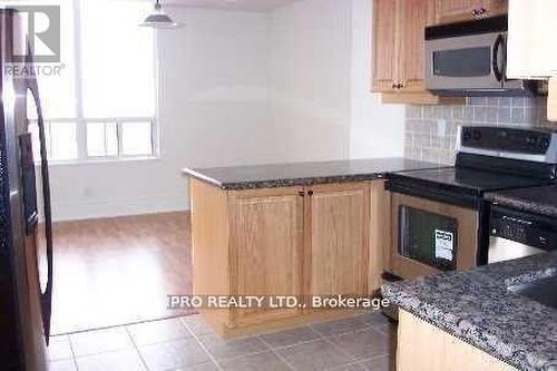 3005 - 3880 Duke Of York Boulevard, Mississauga, ON - Indoor Photo Showing Kitchen