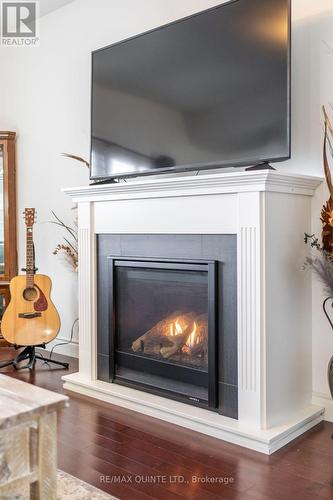 69 Hampton Ridge Drive, Belleville, ON - Indoor Photo Showing Living Room With Fireplace