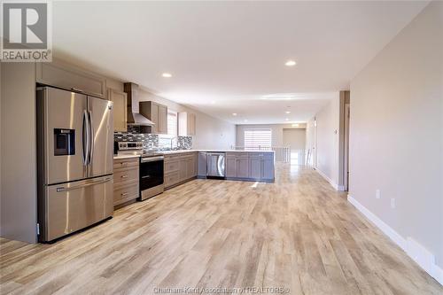 183 Moonstone Crescent, Chatham, ON - Indoor Photo Showing Kitchen With Upgraded Kitchen