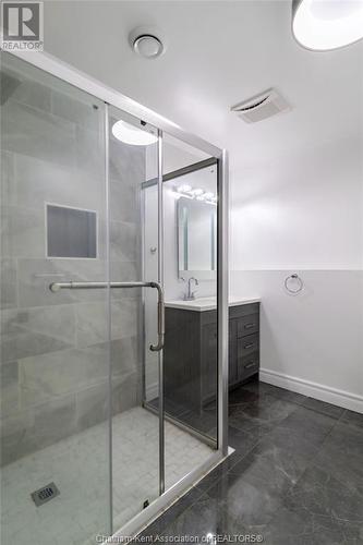 183 Moonstone Crescent, Chatham, ON - Indoor Photo Showing Bathroom