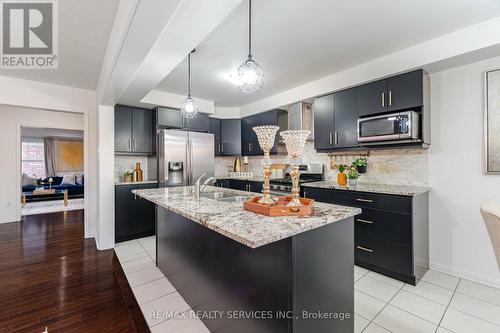 41 Betterton Crescent, Brampton, ON - Indoor Photo Showing Kitchen With Double Sink With Upgraded Kitchen