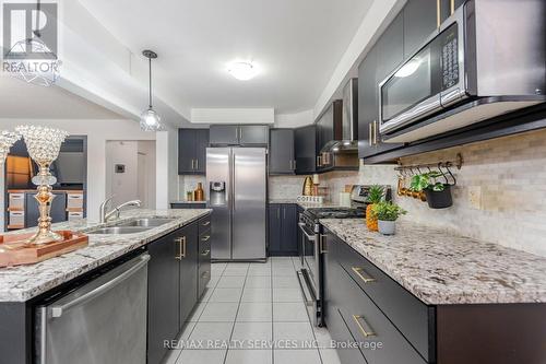 41 Betterton Crescent, Brampton, ON - Indoor Photo Showing Kitchen With Double Sink With Upgraded Kitchen