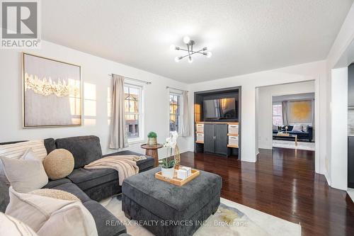 41 Betterton Crescent, Brampton, ON - Indoor Photo Showing Living Room