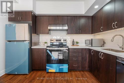 212 - 5 Richgrove Drive, Toronto, ON - Indoor Photo Showing Kitchen