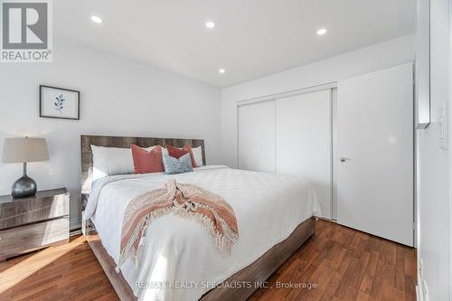 212 - 5 Richgrove Drive, Toronto, ON - Indoor Photo Showing Bedroom