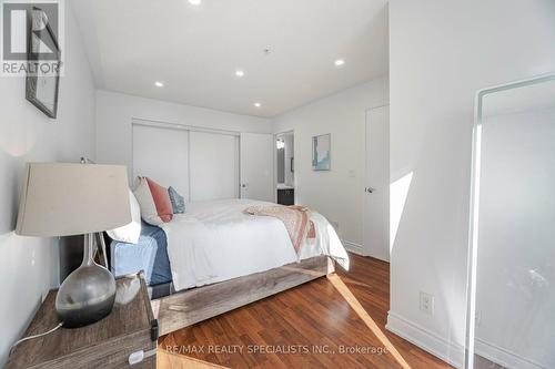 212 - 5 Richgrove Drive, Toronto, ON - Indoor Photo Showing Bedroom