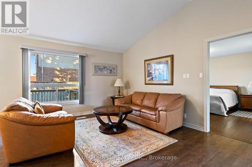 2 - 638 Wharncliffe Road S, London, ON - Indoor Photo Showing Living Room