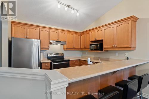 2 - 638 Wharncliffe Road S, London, ON - Indoor Photo Showing Kitchen