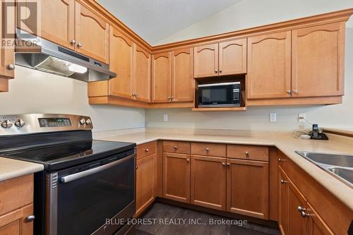 2 - 638 Wharncliffe Road S, London, ON - Indoor Photo Showing Kitchen With Double Sink