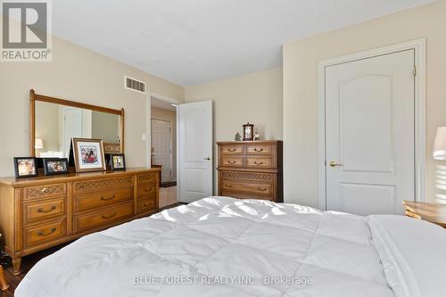 2 - 638 Wharncliffe Road S, London, ON - Indoor Photo Showing Bedroom