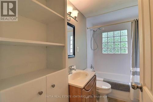 305 Belfield Street, London, ON - Indoor Photo Showing Bathroom