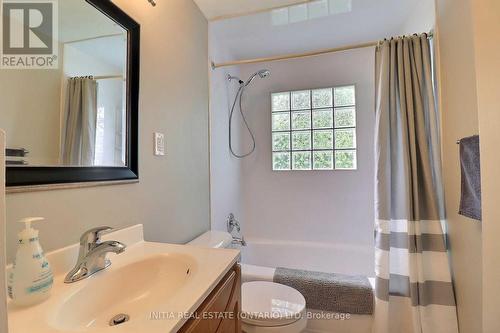 305 Belfield Street, London, ON - Indoor Photo Showing Bathroom