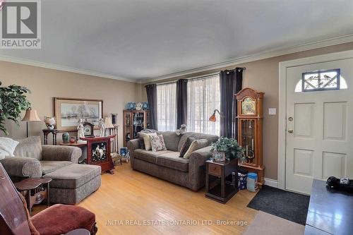 305 Belfield Street, London, ON - Indoor Photo Showing Living Room