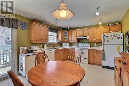 305 Belfield Street, London, ON - Indoor Photo Showing Kitchen With Double Sink