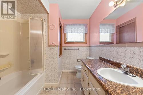 33 Ellis Street, West Lincoln (057 - Smithville), ON - Indoor Photo Showing Bathroom