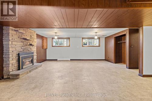 33 Ellis Street, West Lincoln (057 - Smithville), ON - Indoor Photo Showing Other Room With Fireplace