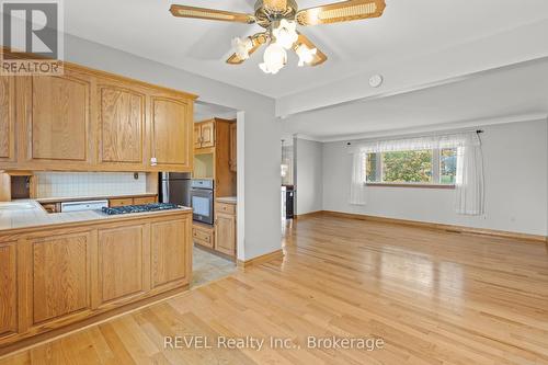 33 Ellis Street, West Lincoln (057 - Smithville), ON - Indoor Photo Showing Kitchen