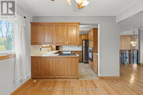 33 Ellis Street, West Lincoln (057 - Smithville), ON - Indoor Photo Showing Kitchen