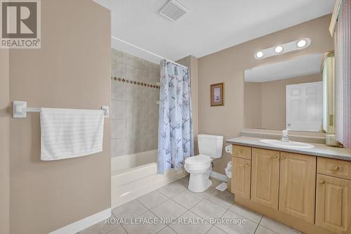 27 Hollyridge Crescent, Kitchener, ON - Indoor Photo Showing Bathroom