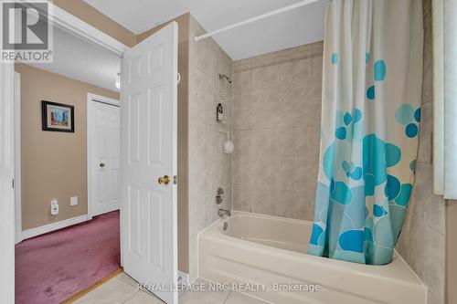 27 Hollyridge Crescent, Kitchener, ON - Indoor Photo Showing Bathroom