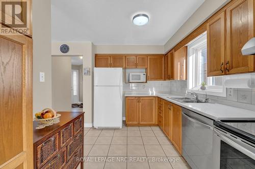 27 Hollyridge Crescent, Kitchener, ON - Indoor Photo Showing Kitchen With Double Sink