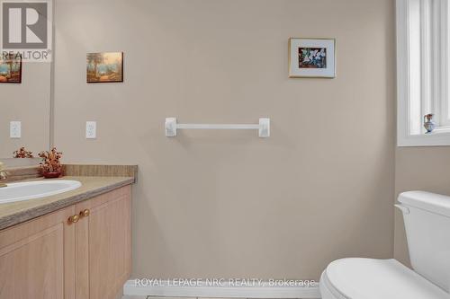 27 Hollyridge Crescent, Kitchener, ON - Indoor Photo Showing Bathroom