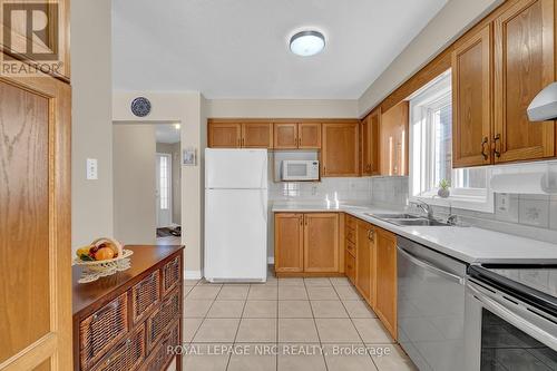 27 Hollyridge Crescent, Kitchener, ON - Indoor Photo Showing Kitchen With Double Sink