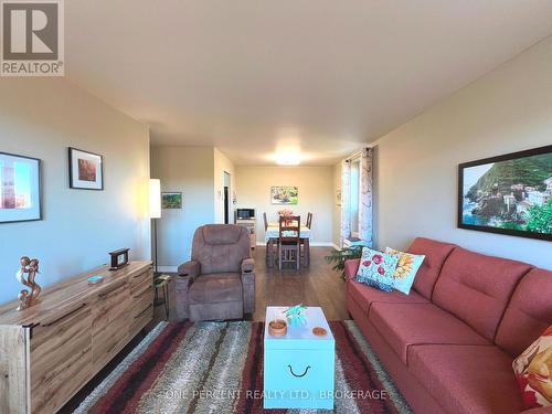 515 - 358 Queen Mary Road, Kingston (West Of Sir John A. Blvd), ON - Indoor Photo Showing Living Room