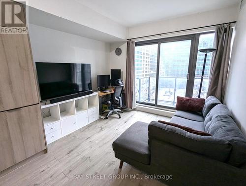 712 - 159 Dundas Street N, Toronto, ON - Indoor Photo Showing Living Room