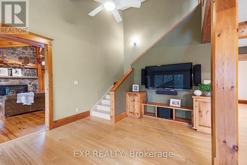 18340 Bathurst Street, King, ON - Indoor