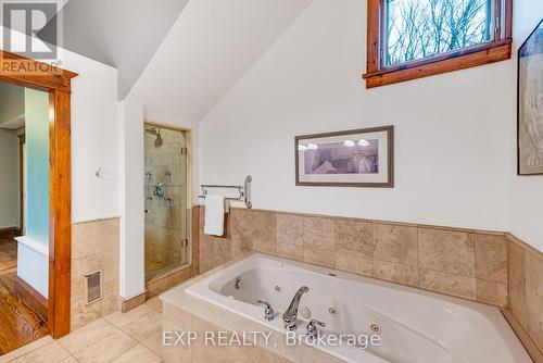 18340 Bathurst Street, King, ON - Indoor Photo Showing Bathroom