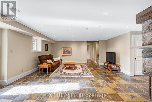 18340 Bathurst Street, King, ON - Indoor